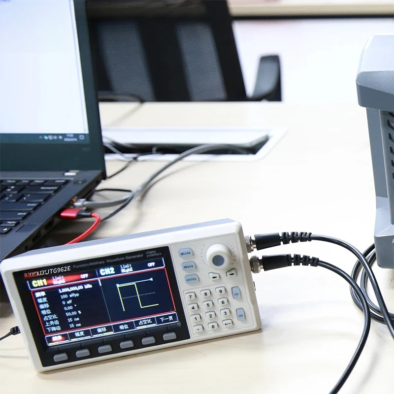 Function Signal Generator UTG9 - đánh giá và giá Dual Channel Arbitrary Waveform Function Generator 60Mhz